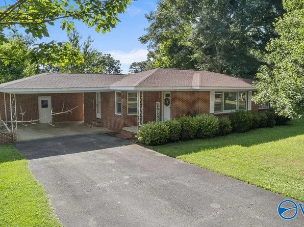 210 Auburn St, Centre, AL 35960