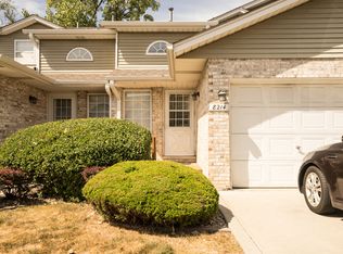 8214 Daniel Dr, Justice, IL 60458
