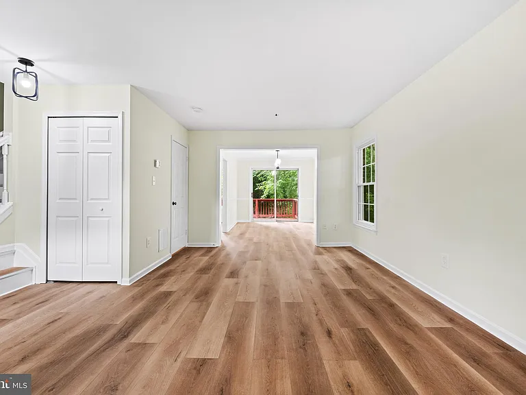 2615 Chivalry Ct — Photo 9