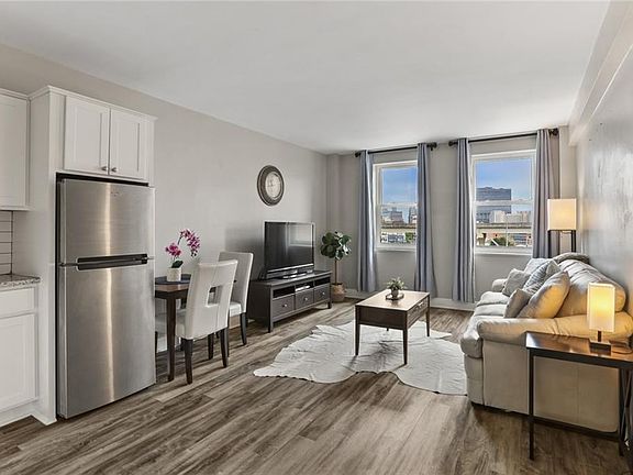3rd image of 1205 Saint Charles Ave APT 617