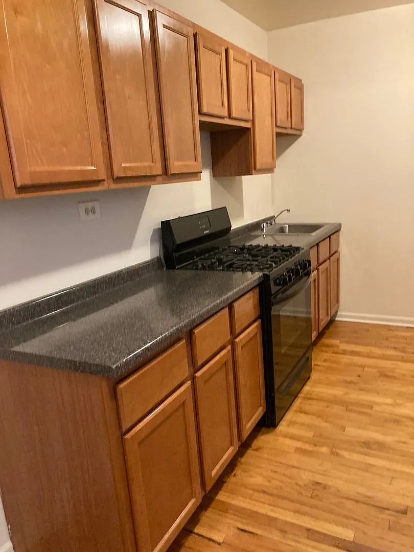 Cozy Belmont Cragin Studio/One Bath ~ Heat Included ~ Income Guidelines Apply — Photo 4