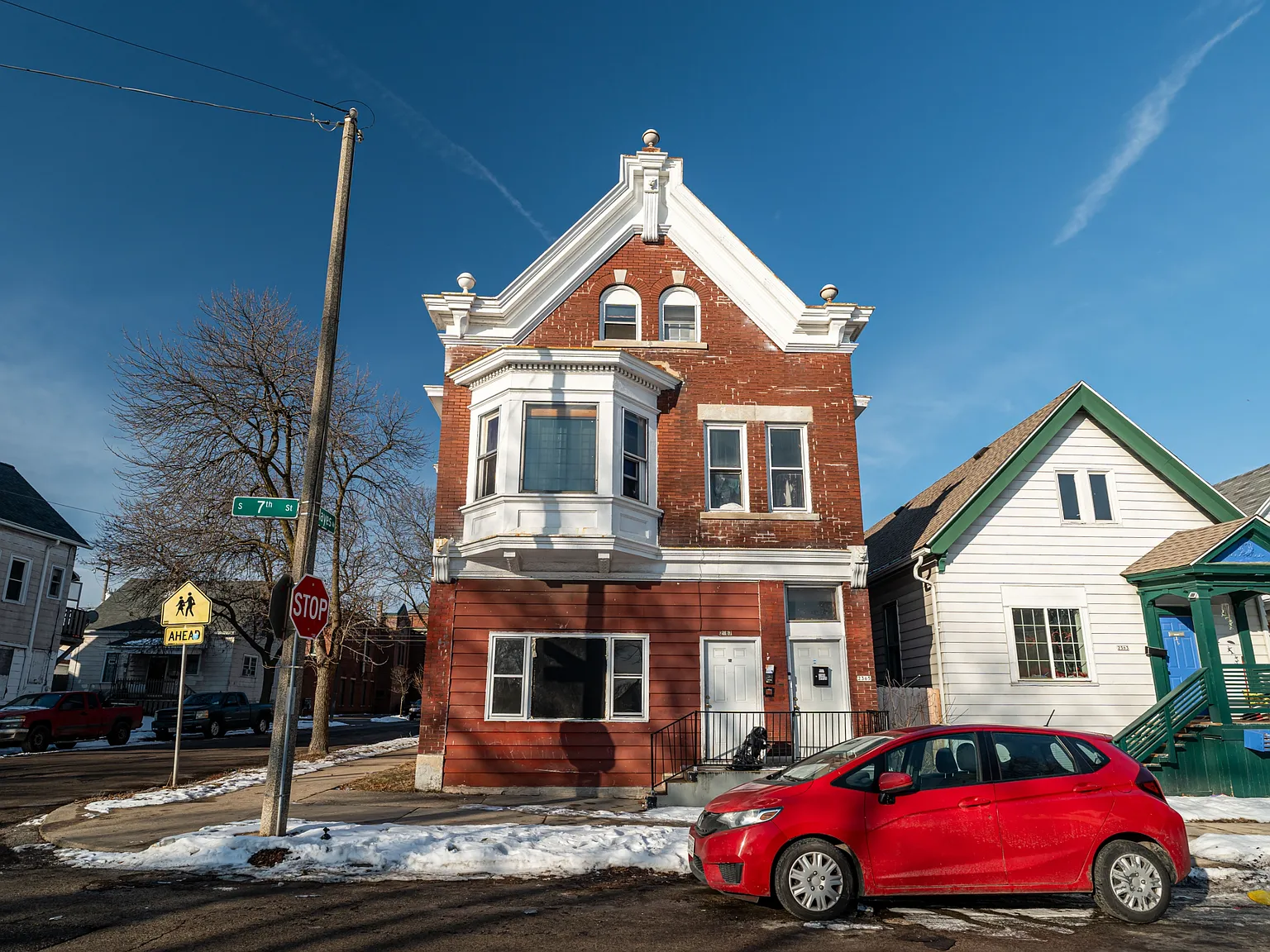 2365 S 7th St - Lower Front — Photo 3