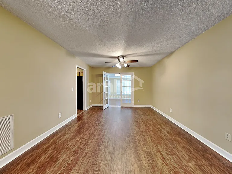 946 E Durness Ct — Photo 6