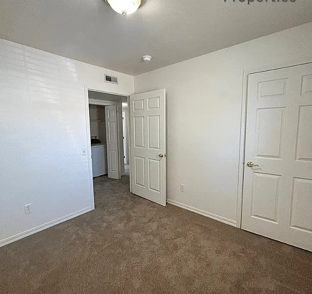465 Taft — Photo 27