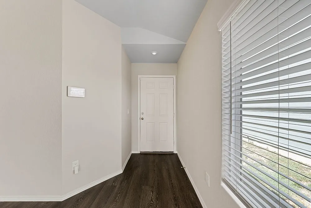 Charming 3-Bed Cottage with Fenced Yard & Garage in San Antonio Modern Kitchen, Washer/Dryer Incl... — Photo 4
