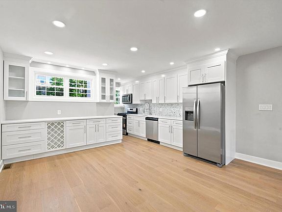 3rd image of 247 N Linden Ave
