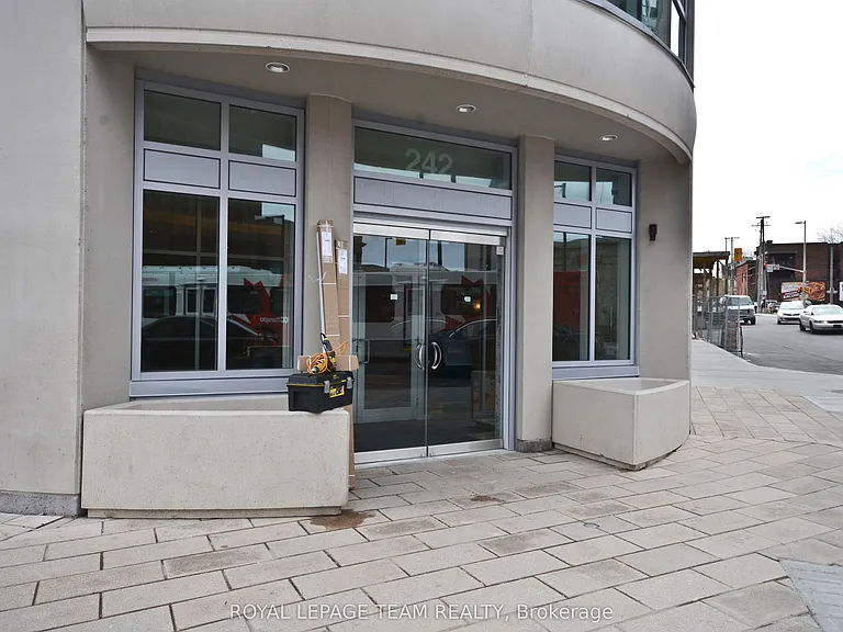 242 Rideau St #404 — Photo 2