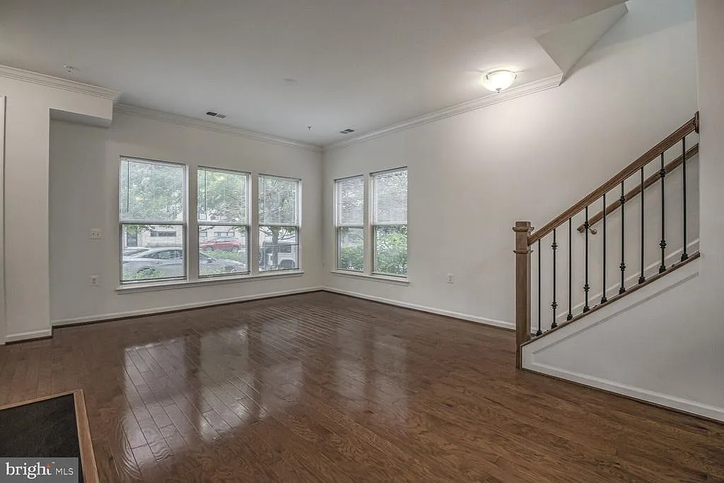 3 bed, 2.5 bath, 1707 sqft, $3,300 — Photo 4