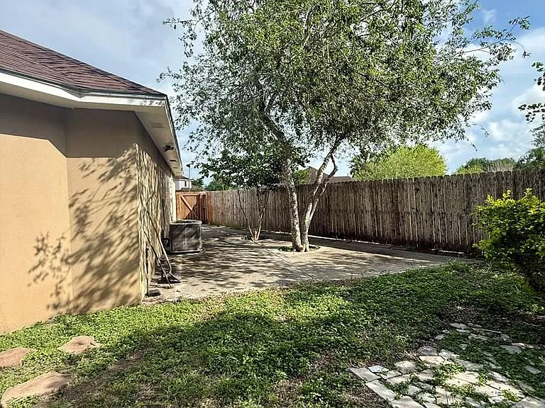 5871 Greenwood Dr — Photo 4