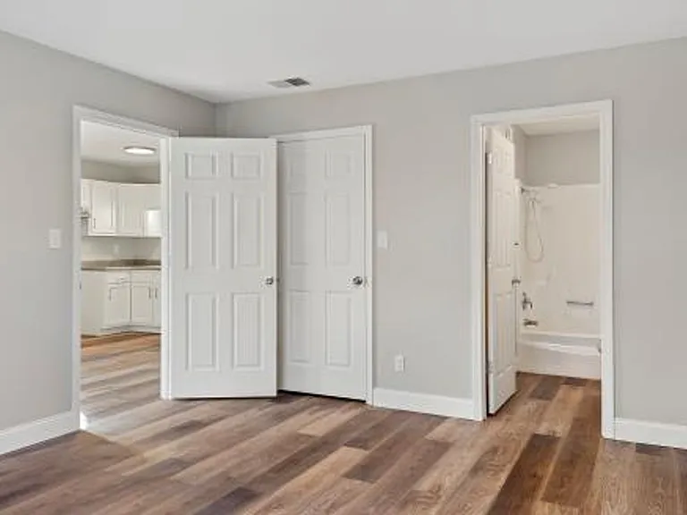 The District Apartments — Photo 4