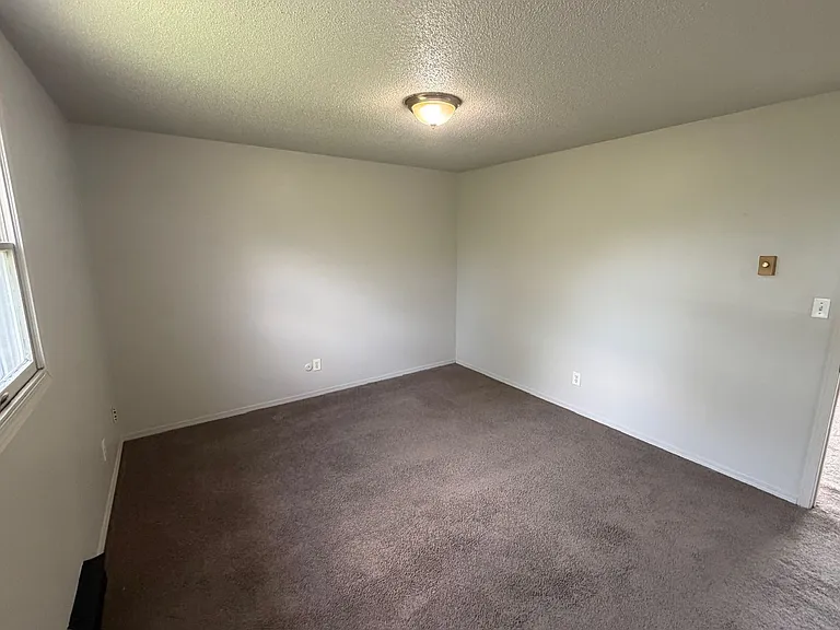 115 Jerome Ln — Photo 8