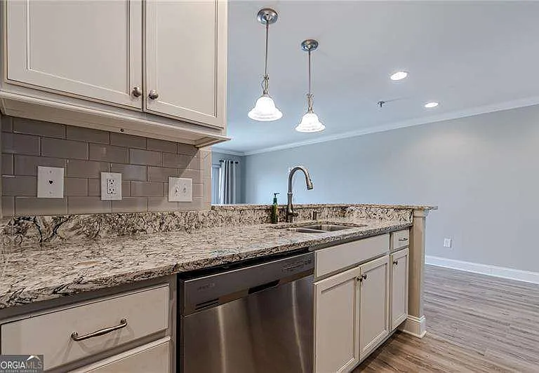 300 Johnson Ferry Rd NE #A610 — Photo 12
