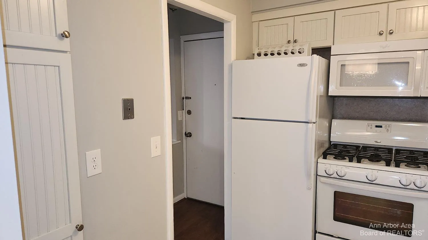 2 bed, 1.0 bath, 871 sqft, $1,800 — Photo 3