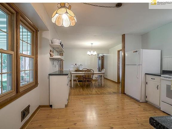 Oversized eat-in kitchen