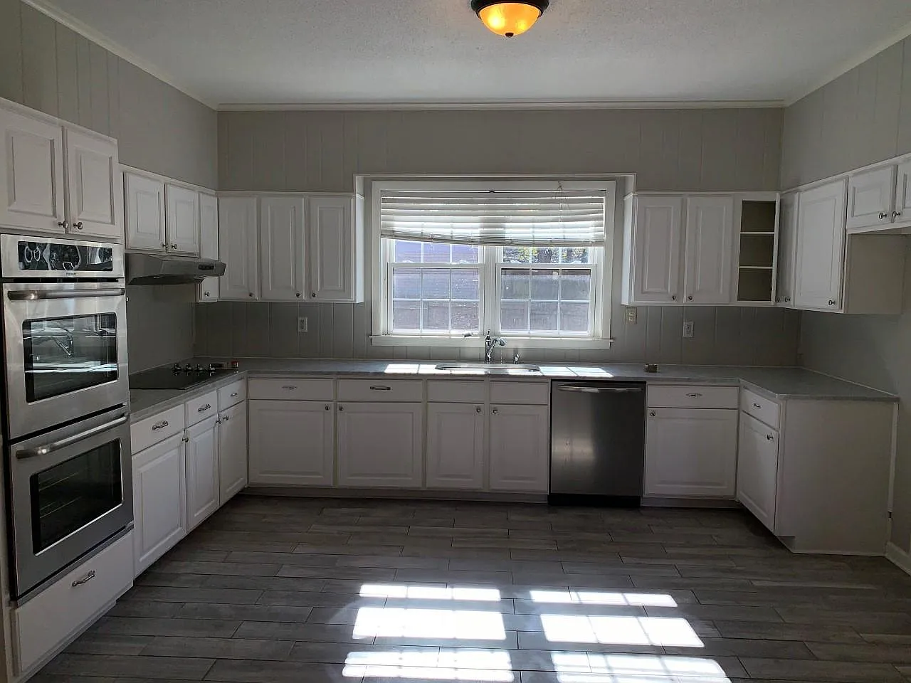 3 bed, 2600 sqft, $2,659 — Photo 4