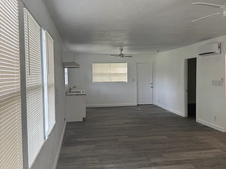 2733 Simpson St — Photo 8