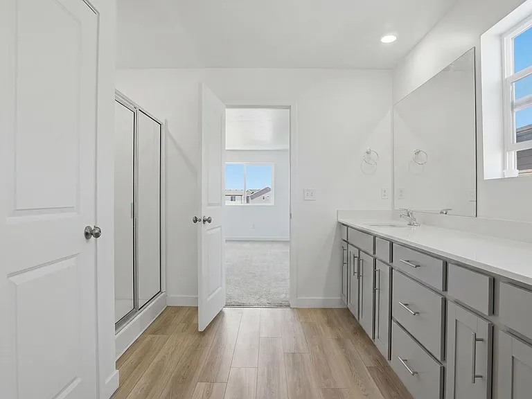 154 E Parade Ave — Photo 29