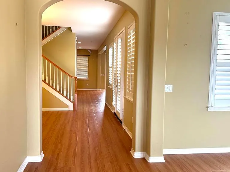 361 Cottages Ct — Photo 3
