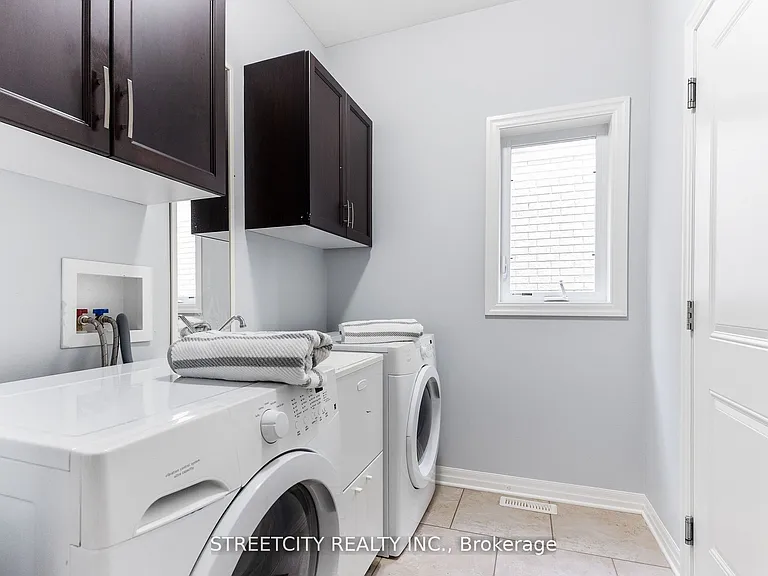 1271 Howlett Cir — Photo 16