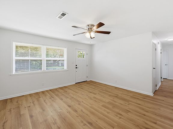 3rd image of 211 Mandalay Rd