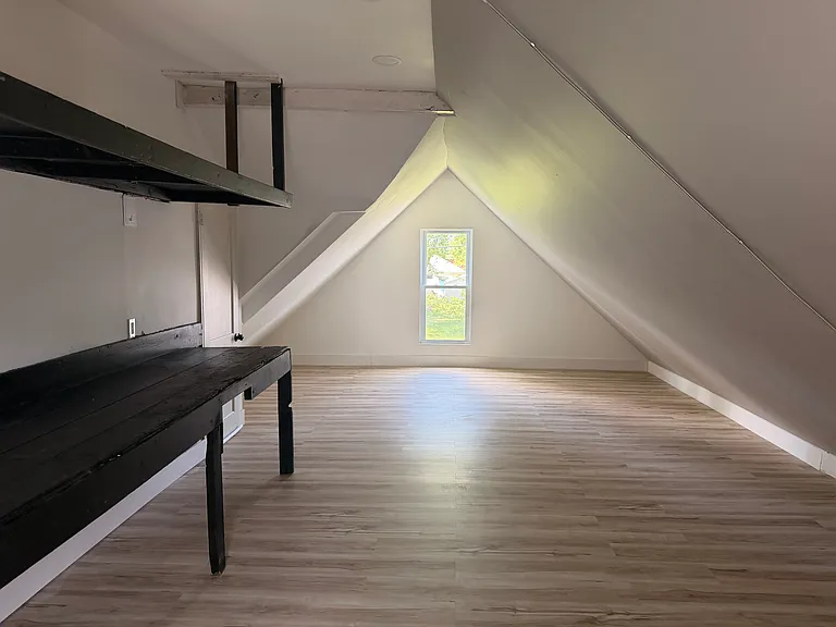 Spacious unheating bonus room over the garage | High sloped ceiling | Great flex/storage space