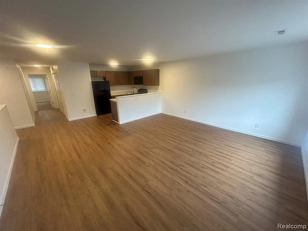 2 bed, 2.0 bath, 1116 sqft, $1,400 — Photo 2