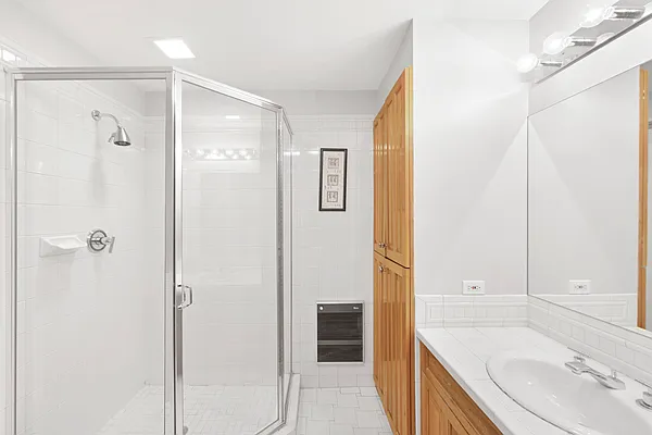 Rented by Tabak Real Estate | media 34