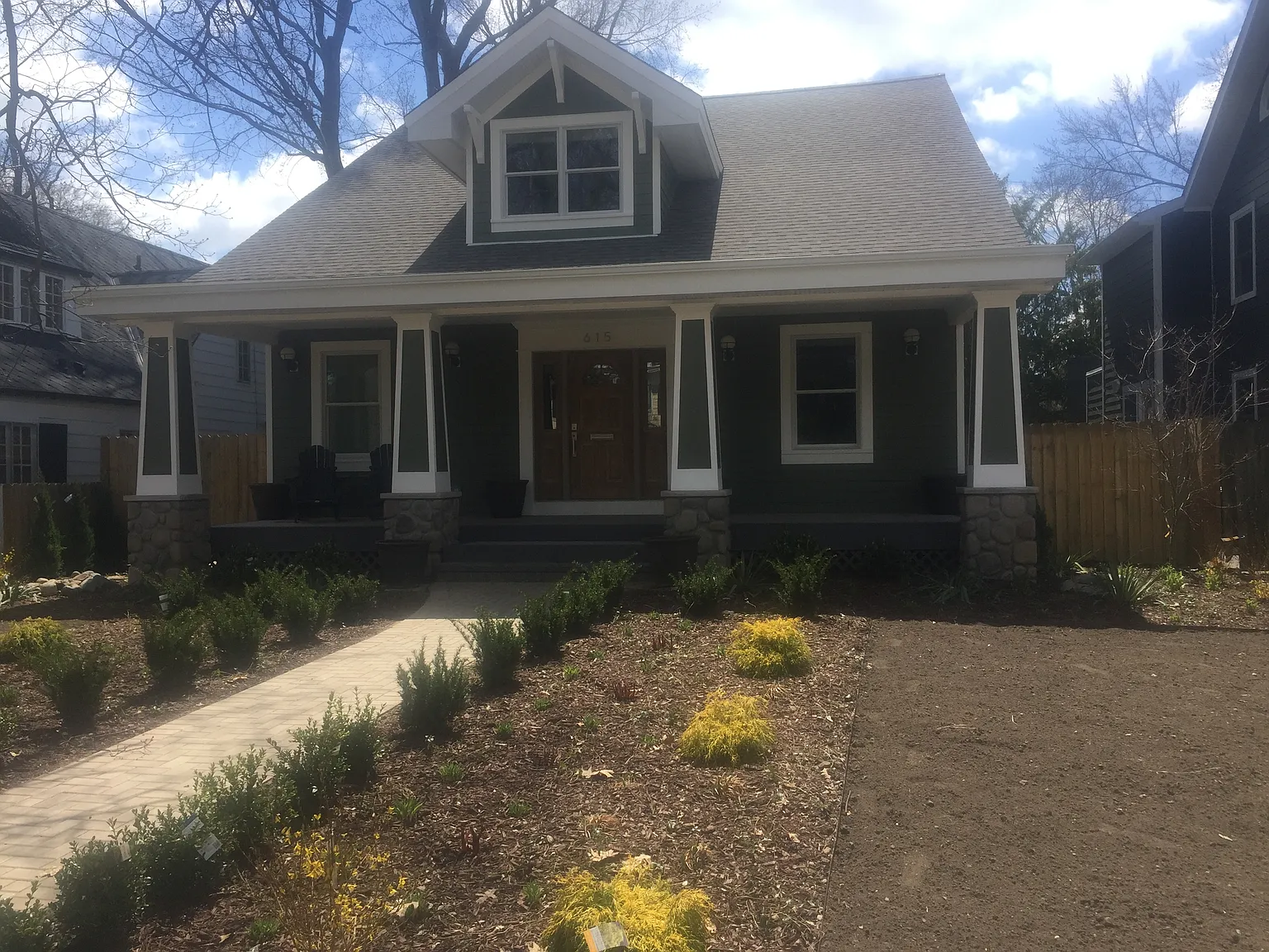615 Oak Ave photo 1