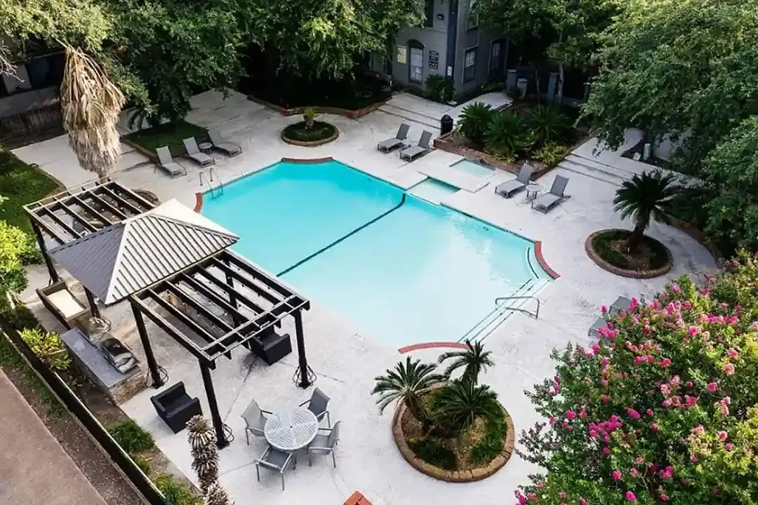 Star Westheimer Apartments — Photo 2
