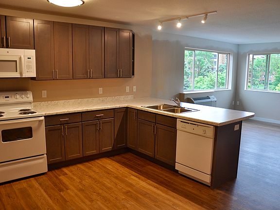 3rd image of 1305 Madison St APT 318