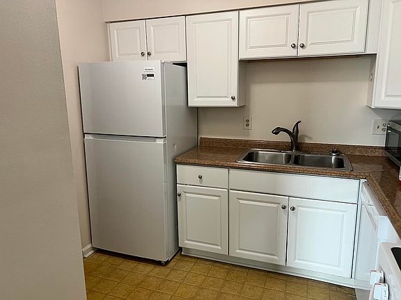 3rd image of 2005 Greens Blvd APT D-104