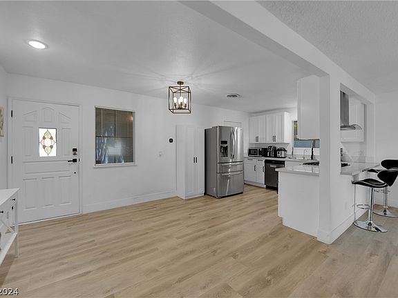 4th image of 5229 Longridge Ave
