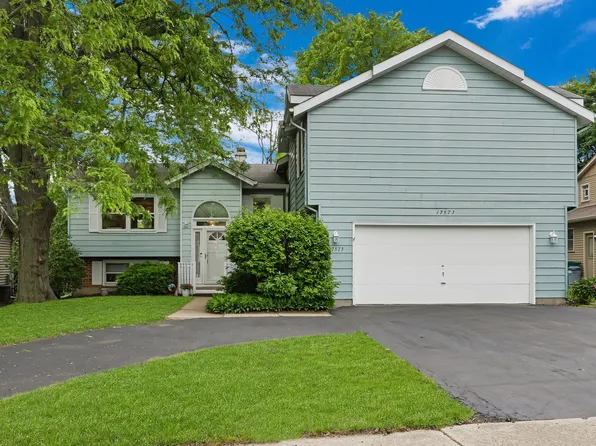 17573 W Summit Dr, Grayslake, IL 60030