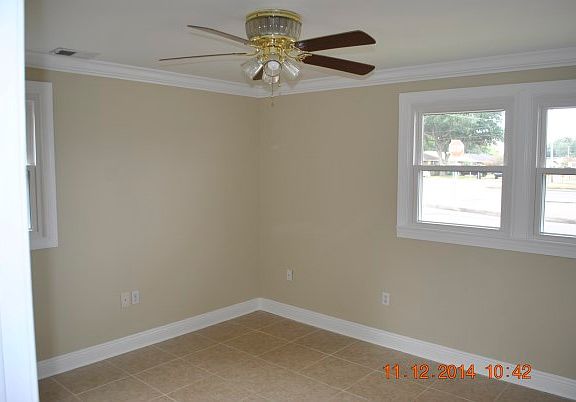 3rd image of 2109 N Causeway Blvd