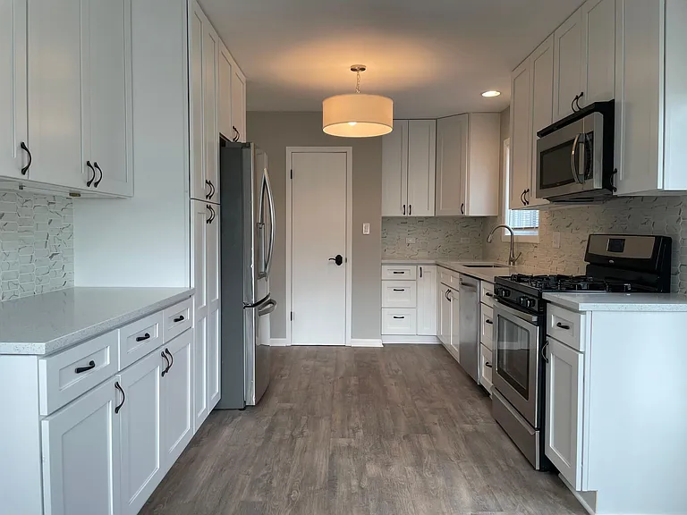 837 S Iowa Ave — Photo 1