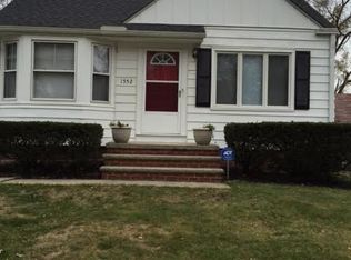 1552 Commodore Rd, Lyndhurst, OH 44124