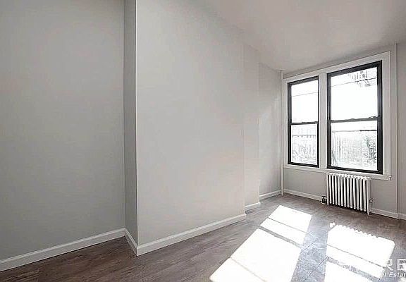 4th image of 264 Jefferson St #2LR