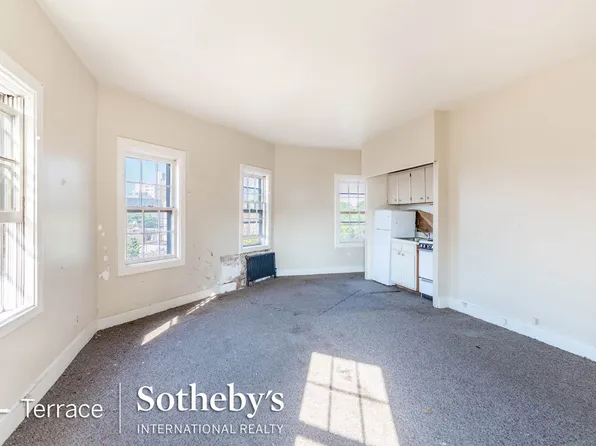 10 Station Square image 3 of 16