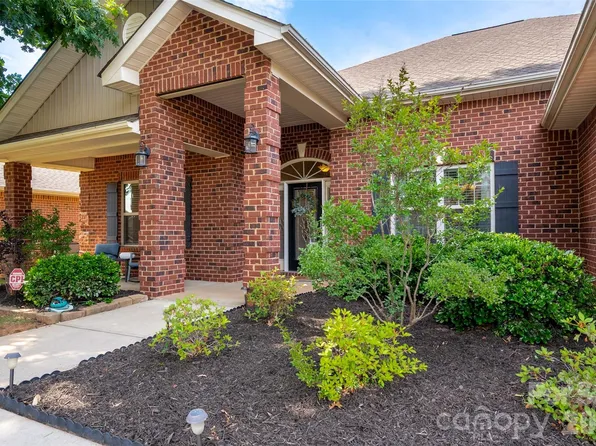 12411 Pine Terrace Ct, Charlotte, NC 28273