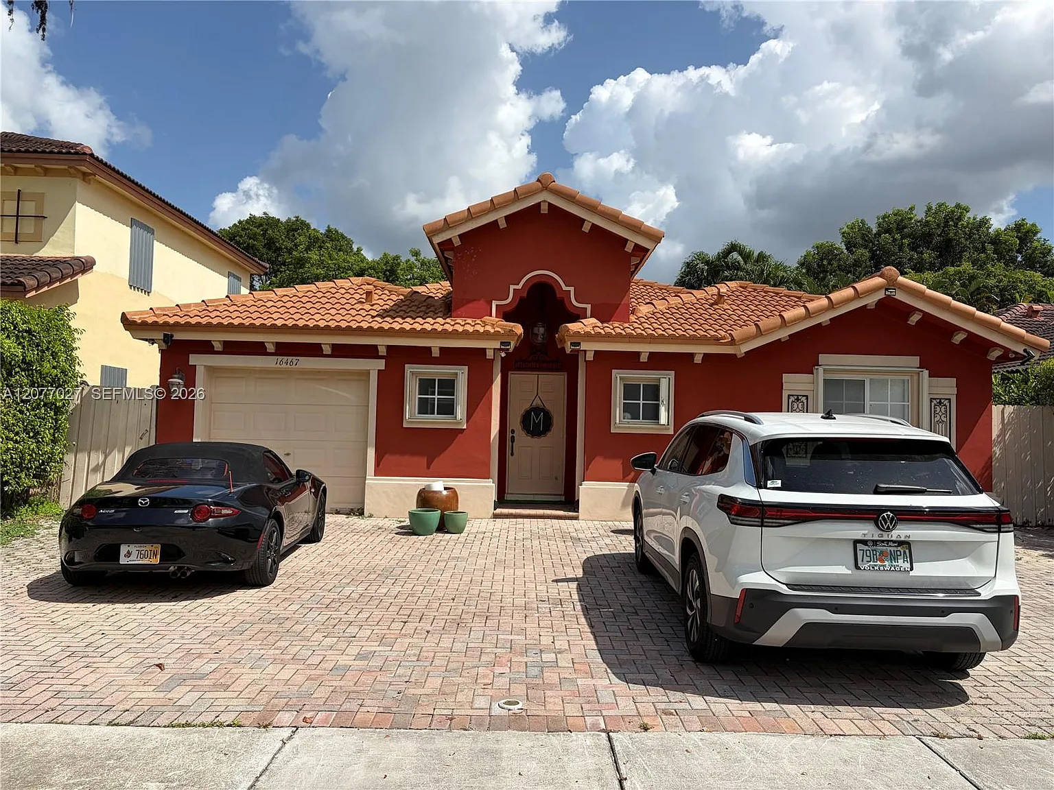 Laroc Estates — Photo 1