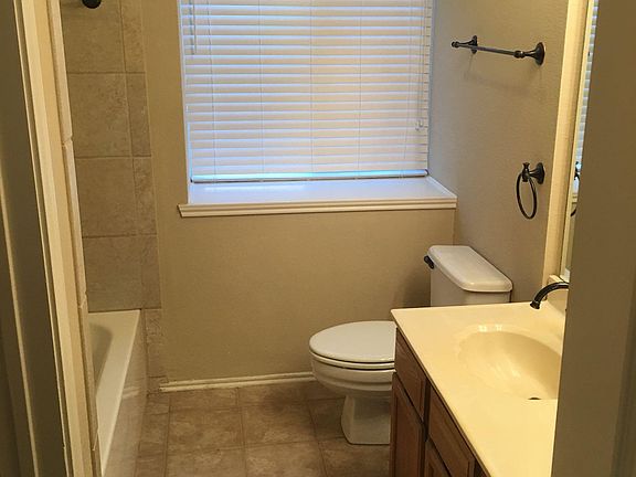 5th image of 591 Parkwood Ln