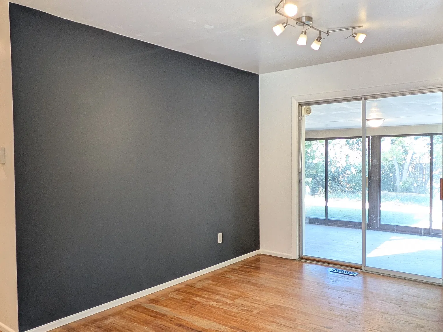 5 bed, 2192 sqft, $3,000 — Photo 3