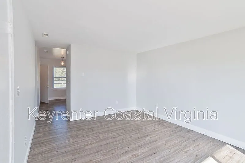 3 bed, 1.5 bath, 1064 sqft, $1,595 — Photo 3