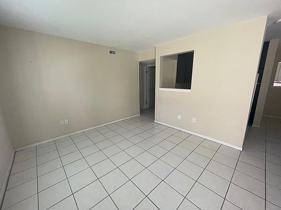 2nd image of 404 Holiday Ln #B