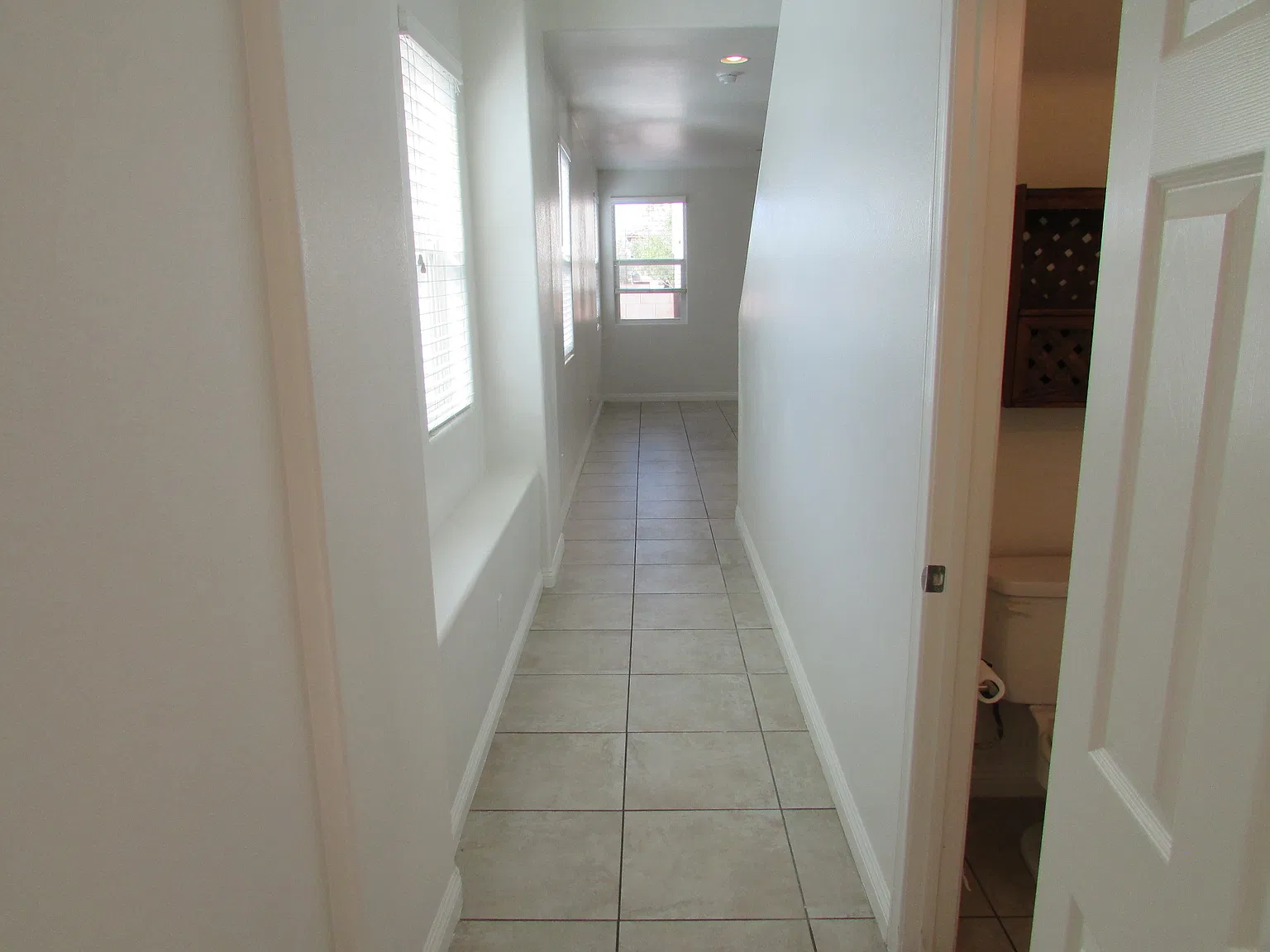 3 bed, 2.5 bath, 1703 sqft, $1,750 — Photo 3