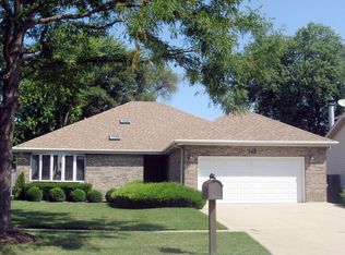 748 Kristy Ln, Wheeling, IL 60090