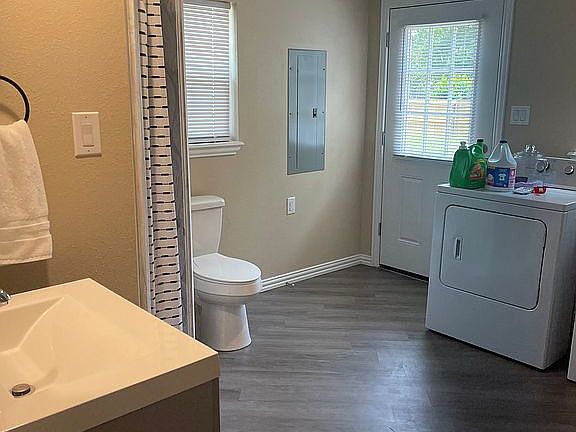 Bathroom 2/Laundry Room