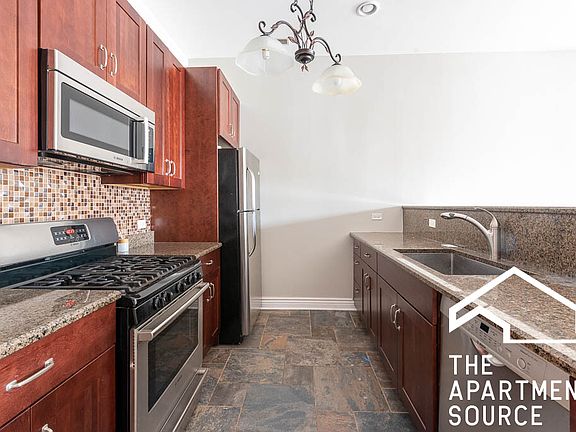3rd image of 2308 N Lincoln Ave #3