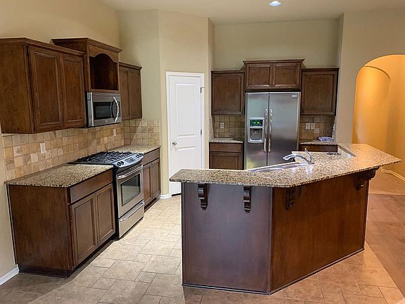 Huge kitchen with Granite and Fridge