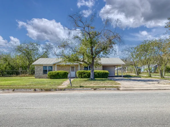 733 N Camp, Uvalde, TX 78801
